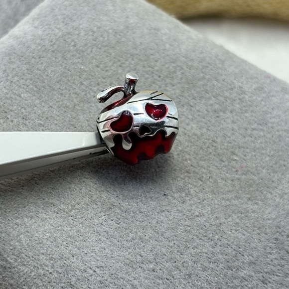 Sterling silver poison apple Snow White dwarfs red heart eyes charm bead - Picture 7 of 7